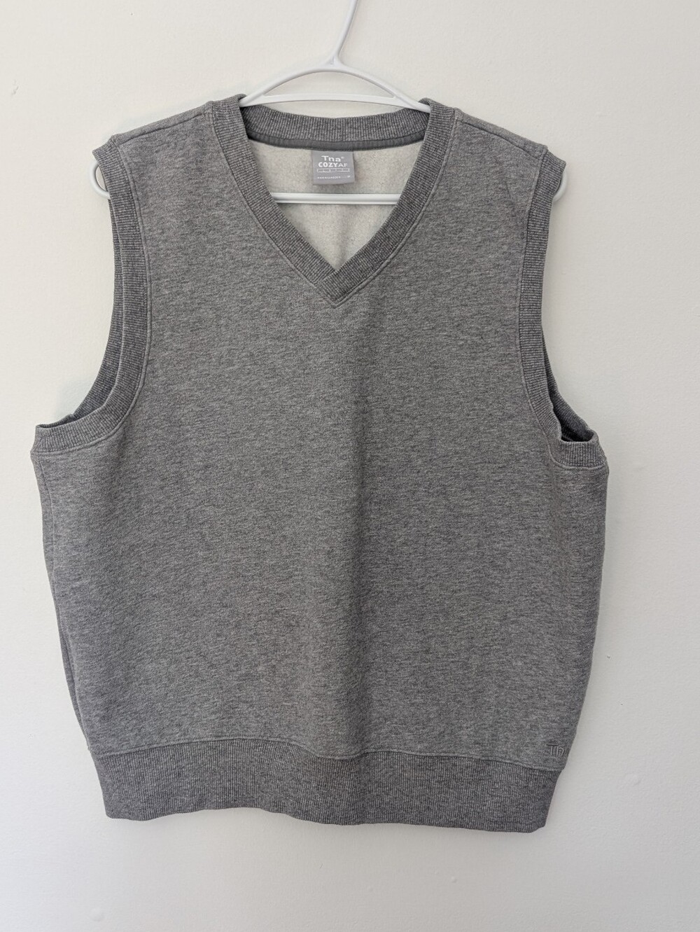 Aritzia Tna Cozy Fleece V-Neck Sweater Vest Heather Grey Preppy  Timeless - M